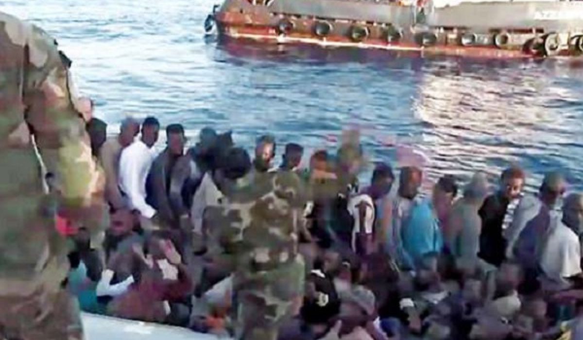صحيفة الديلي ميل البريطانية تتهم خفر السواحل الليبي بسوء معاملة المهاجرين الأفارقة