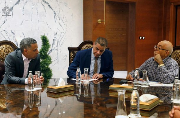 "سمو" يبحث إنارة شوارع مصراتة عبر الطاقة الشمسية
