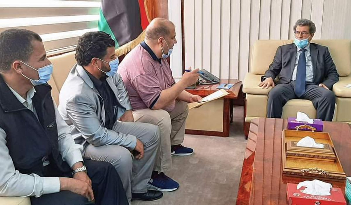 وزير النفط والغاز يؤكد على ضرورة تنفيذ برامج المسؤولية المجتمعية