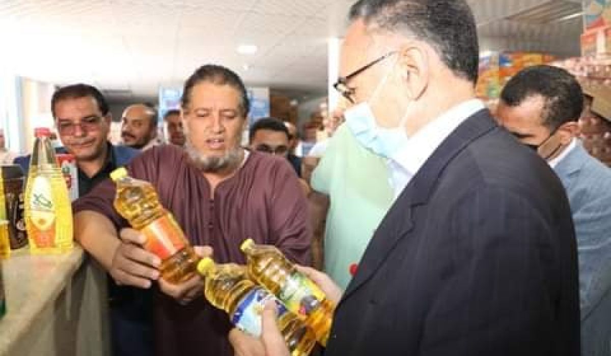 الحويج في جولة تفقدية للسوق المحلى بمدينة سبها والاطلاع على مدى تفاوت الأسعار