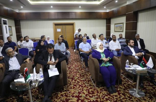 عميد بلدية زوارة يُناقش مع مدير شركة الخطوط التونسية سُبل فتح رحلات جوية بين مطاري زوارة وتونس "قرطاج"