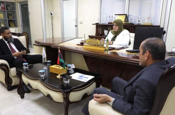 "العابد" يؤكد على عزم الوزارة بتطبيق قانون توظيف أبناء الشهداء والمفقودين