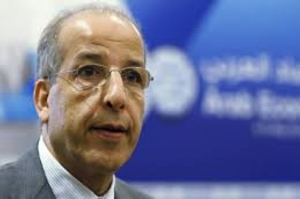 وزير المواصلات يناقش الأضرار بمطار معيتيقة الدولي