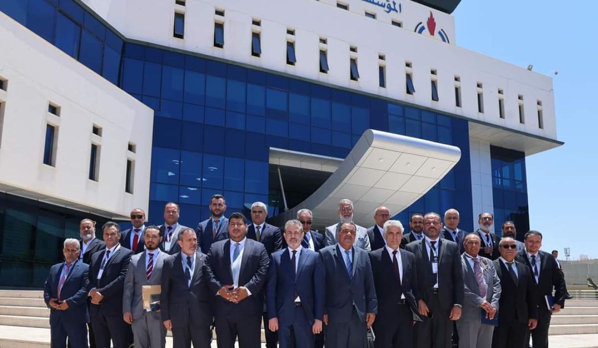 "بن قدارة" يعطي توجيهاته لشركة البريقة لتسويق النفط بسرعة وضع حلول للمناطق التي تعاني من نقص في الوقود