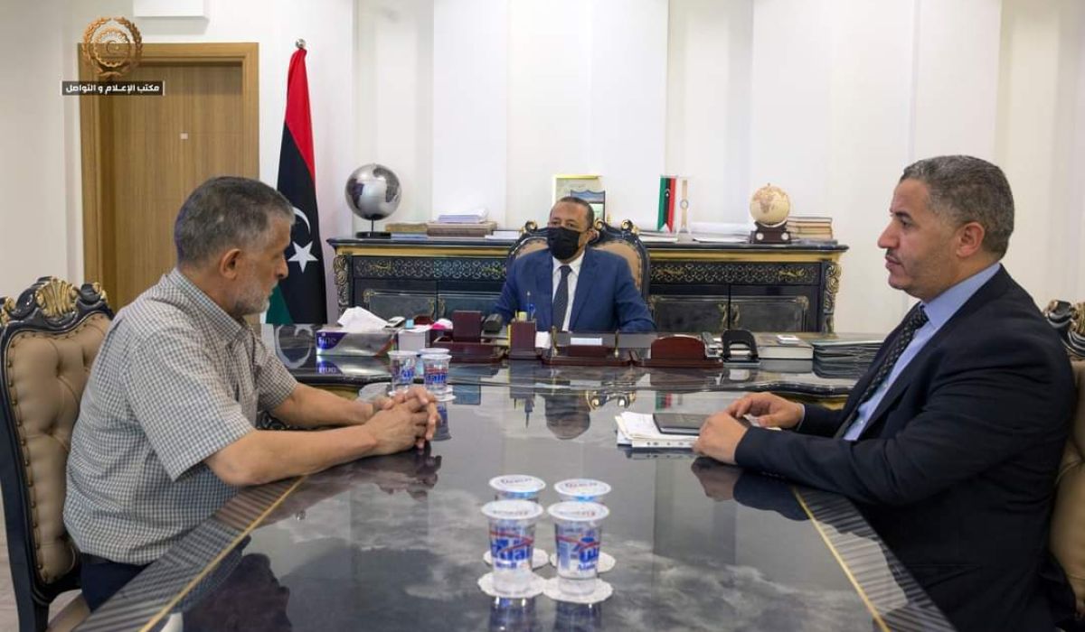 الثني يؤكد على ضرورة توحيد شركات النقل الجوي