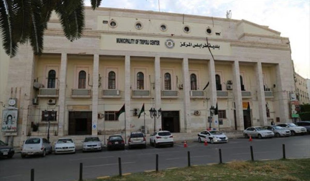 بلدية طرابلس تؤكد على ضرورة إيجاد حلول لعودة الأنشطة التجارية