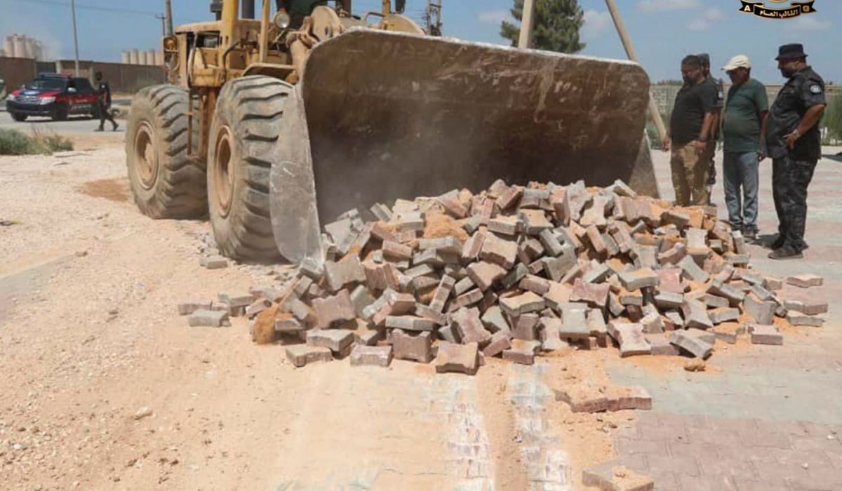 بنغازي.. بتعليمات من النائب العام هيئة الشرطة بالغرفة الأمنية المشتركة تزيل 31 مبنى غير شرعي على مسار النهر الصناعي