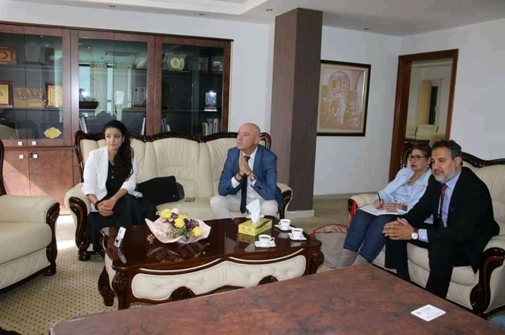 الشروع في تسليم الدفعة الأولى من منحة دعم الزواج بمدينة طبرق