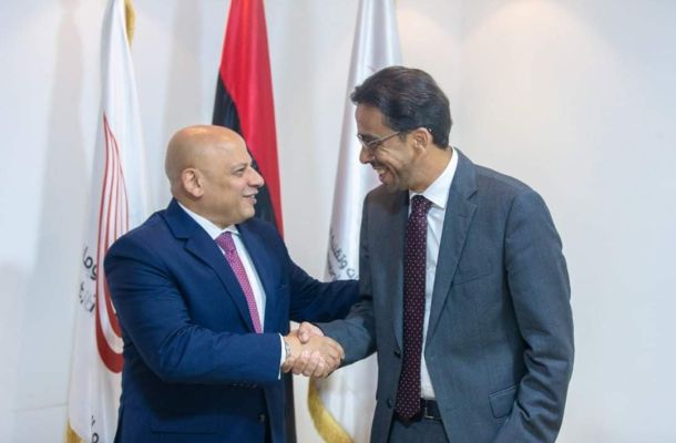 قرقاب يناقش مع السفير البريطاني آلية الاستفادة من التقنيات البريطانية في حماية الشبكة الالكترونية