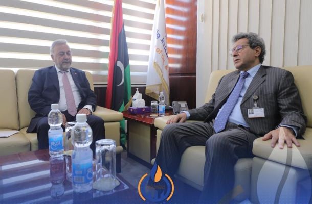 "عادل جمعة " يدعو وزير التعليم التقني والفني للتواصل مع وزارة المالية بشكل عاجل من أجل تسوية أوضاع موظفيها