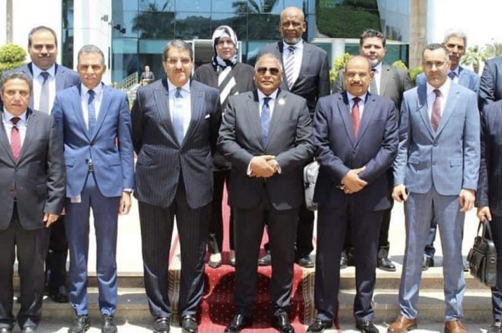 فريق العمل الاقتصادي يجتمع مع شركة عابرة الصحراء لمناقشة سبل وضع التحول الرقمي وخدمات الانترنت