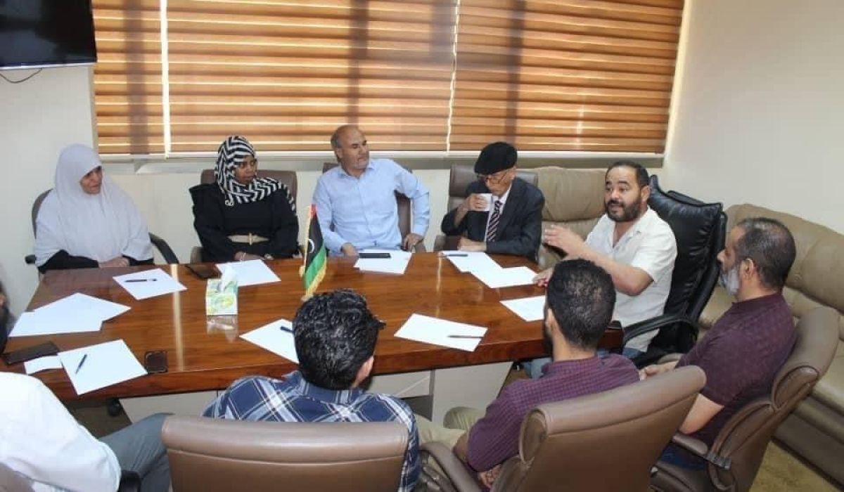 اجتماع منسق ديوان وزارة الثقافة مع الإدارات المختصة لمناقشة العقود السارية 2022 للمنطقة الشرقية