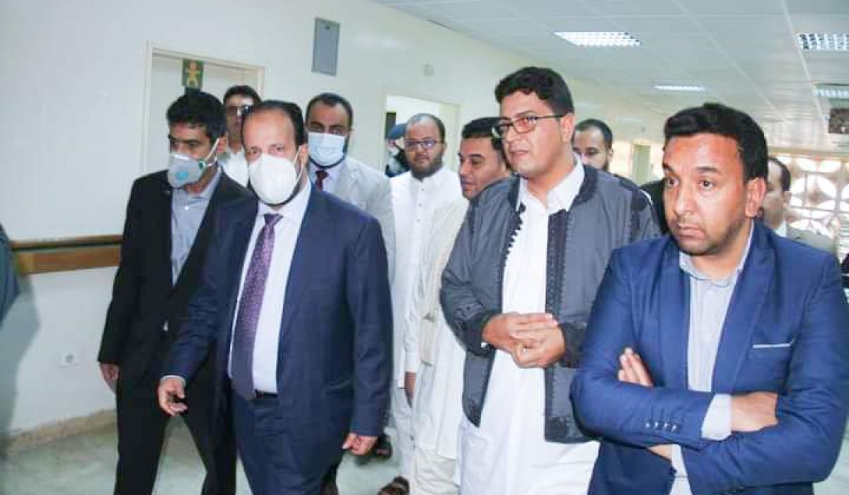 خلال زيارته لمدينة سرت.. وزير الصحة يوافق على إيفاد عدد 2 مواطنين للعلاج بالخارج على نفقة الوزارة