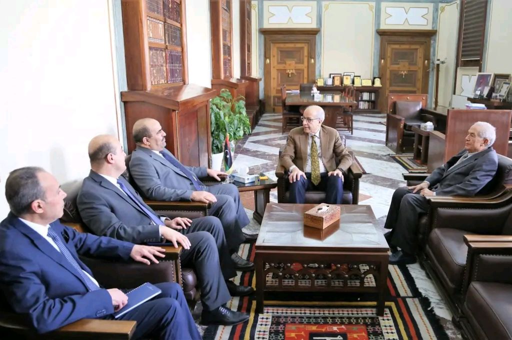 "المبروك" يبحث الصعوبات التي تواجه مصلحة الأملاك العامة