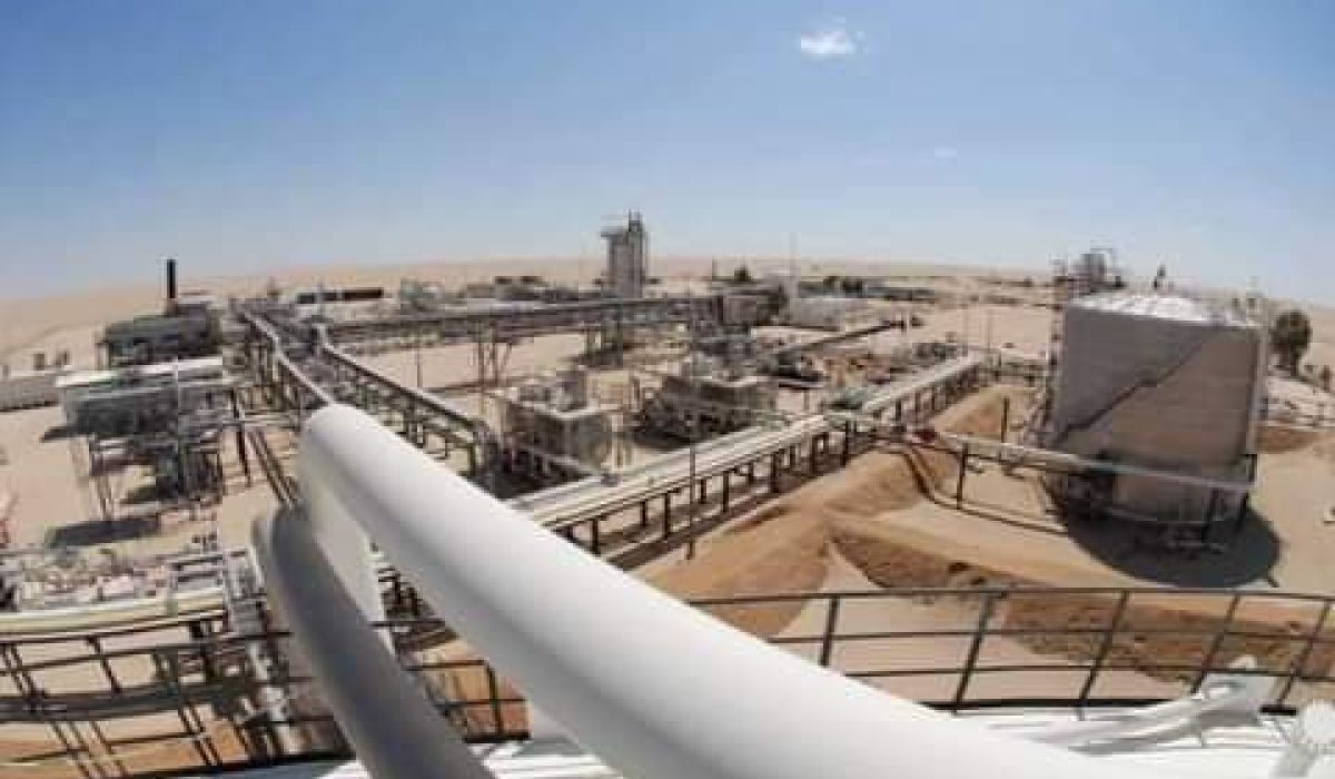 بلومبيرغ : مسؤول نفطي يحذر من اغلاق المواقع النفطية للإنتاج في ليبيا إذا فشلت المناقشات