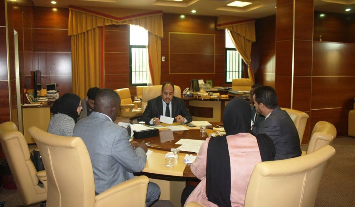 وزير الصحة يناقش الوضع القانوني والمالي للشركة العامة لصناعة الأدوية والمستلزمات الطبية