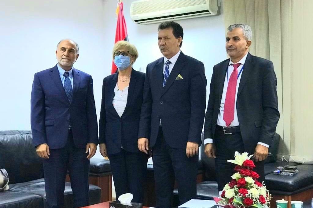 "التجاري الوطني" يؤكد توفر السيولة واستمرار فروعه بشحن بطاقات الأغراض الشخصية وفتح الاعتمادات المستندية