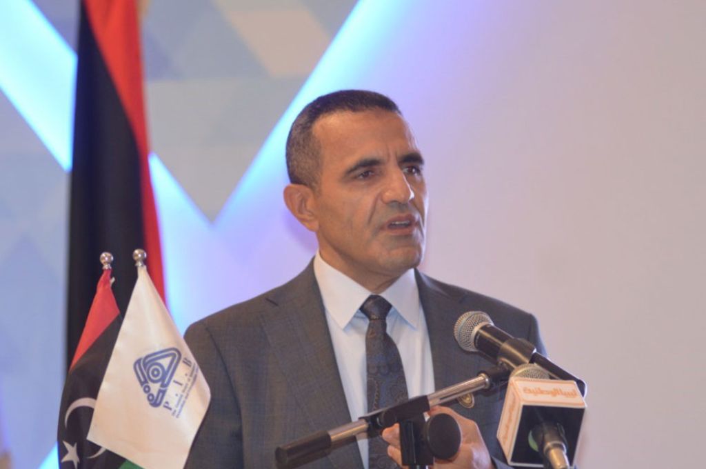 خاص.."الرعيض": مراسلة عقيلة صالح لصنع الله بخصوص الإيرادات النفطية لا تساوي شيء