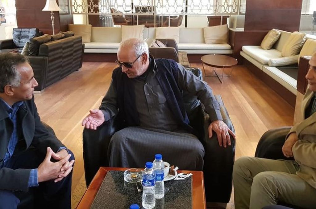 كيف يؤثر تخفيض سعر صرف الدينار الليبي "devaluation" على مختلف المتغيرات الاقتصادية الجزئية والكلية؟