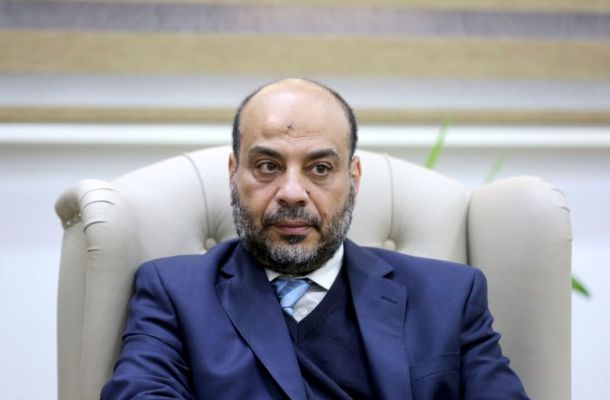 رئيس المجلس الرئاسي يجتمع مع هيئة الشباب والرياضة وشركة "تراي أرينا " الاسبانية لإستكمال تنفيذ مشاريع الملاعب الرياضية