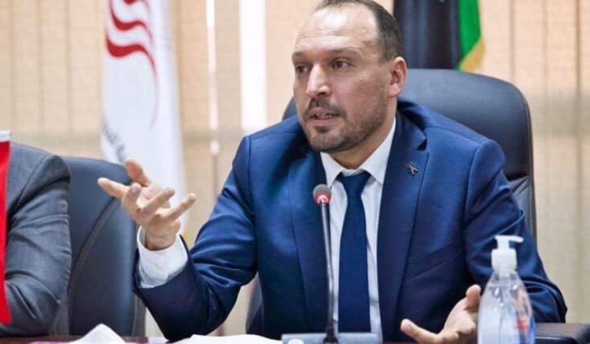 خاص.. الرقابة بطرابلس تخاطب "بن عياد" وتتهمه بالجهل ..وتمنحه تلاثة أيام للرد