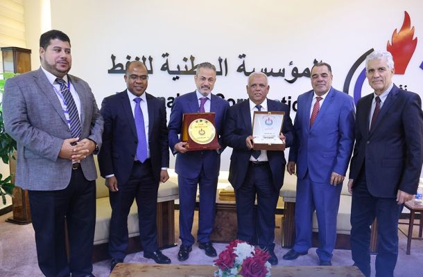 عميد بلدية زوارة يُناقش مع مدير شركة الخطوط التونسية سُبل فتح رحلات جوية بين مطاري زوارة وتونس "قرطاج"