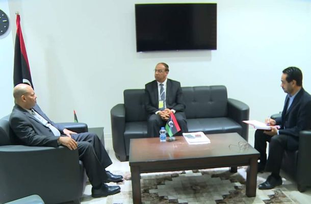 المجبري يناقش كيفية النهوض بالتجارة والصناعة في الجنوب الليبي