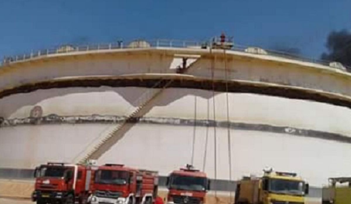 فرق الإطفاء تنجح في إخماد الحريق الذي اندلع في الخزان رقم 6 بميناء رأس لانوف