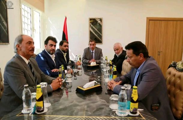 "عون" يبحث بخصوص الإقفالات بهدف مناقشة الجهات المسببة في إقفال النفط والغاز