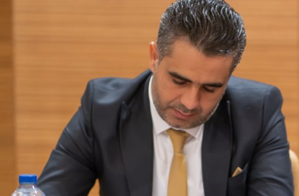 خاص.. "محمد السنوسي": الكبير يكرر أخطاء السنوات الماضية.. وهذه مخاطر فرض الضريبة على سعر الصرف.. وأسباب إقفال منظومة الأغراض الشخصية