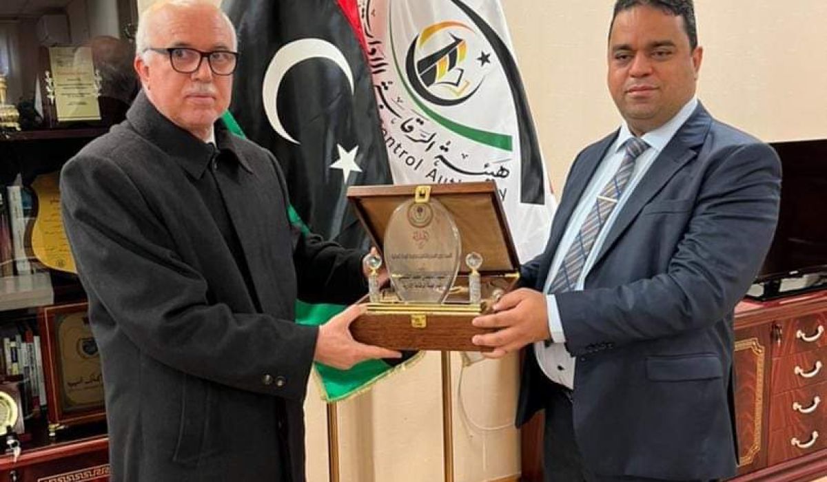 وزير العمل والتأهيل يبحث مع الشنطي تعزيز عمل الإدارات والمكاتب التي تساهم في تقديم الخدمات على المستوى الوطني