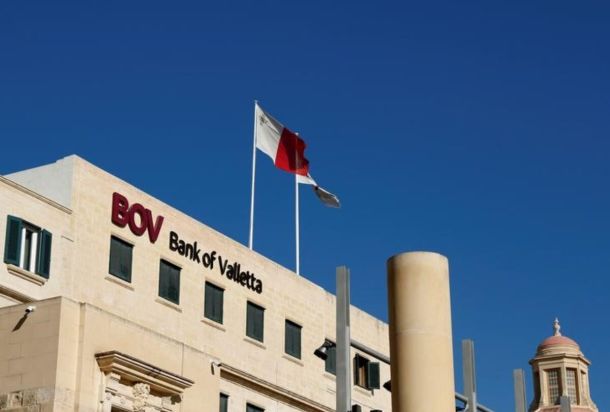 جلوبال ميل: السفير الليبي السابق لدى كندا يحفظ بسجلات مالية مهمة للقذافي في كندا ولا يريد تسليمها حتي يتم انتخاب رئيس