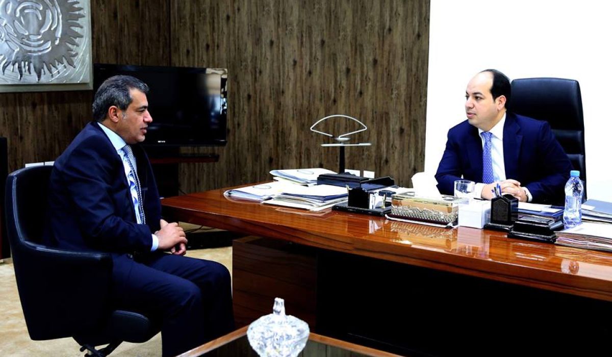 محمد بشر يطلع أحمد معيتيق على حادثة مقتل 17 مهاجراً في بني وليد