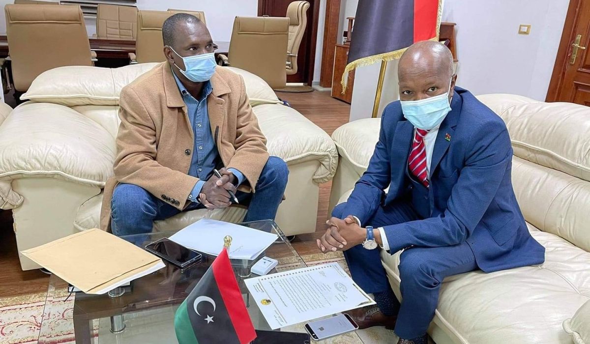 وزير العمل والتأهيل يلتقي رئيس المجلس الاجتماعي لمدينة مرزق