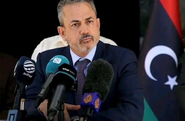 "الرئيس الجزائري" يُرسل دعوة للمنفي للمشاركة في القمة العربية المقبلة بالجزائر