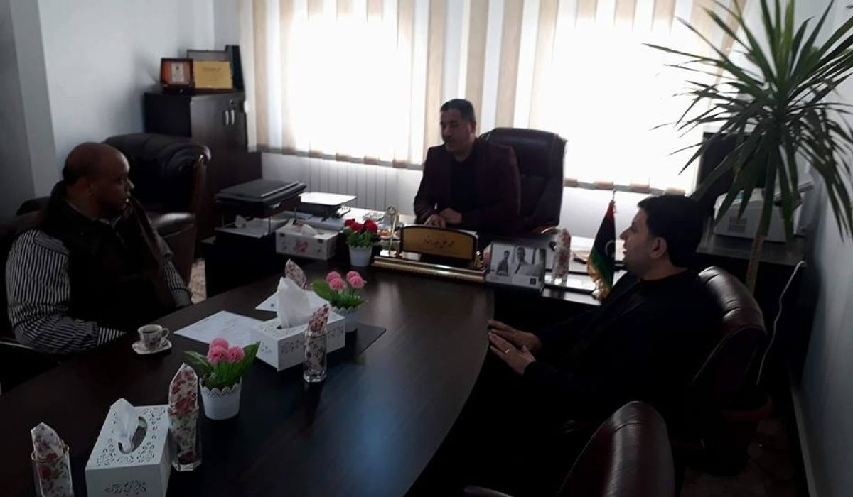 وكيل بلدية الكفرة يلتقي رئيس هيئة المواصلات و عقود الصيانة محور الإجتماع