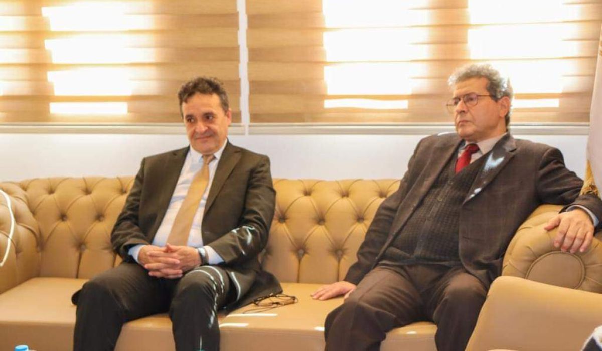 "الغويل" يبحث مع وزير النفط والغاز سُبل تطوير العمل في القطاعين