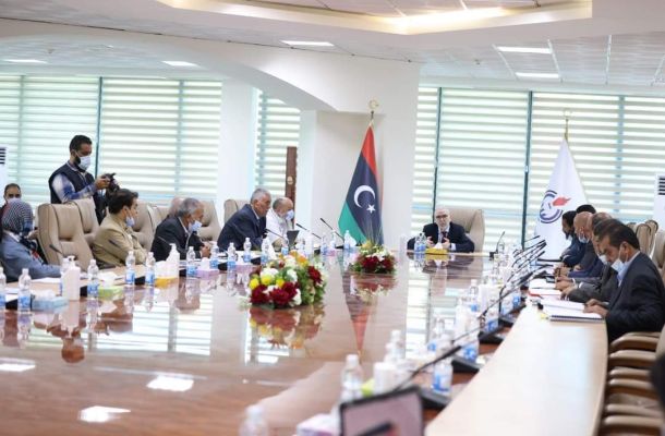 المشري يلتقي وفداً من أعيان الطوارق لبحث المشاكل الاقتصادية بمناطقهم