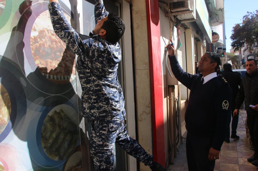 فريق الصيانة بمكتب بريد أوجله يواصل العمل على إرجاع التغطية للمنطقة