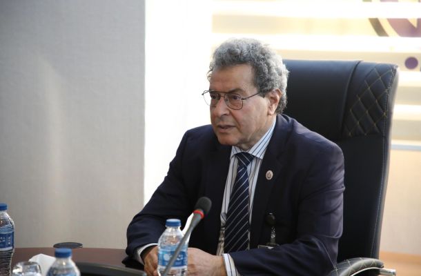 خاص.. "عقيلة صالح" يخالف القوانين ويُملك الشنطي سيارة تويوتا لاندكروزر