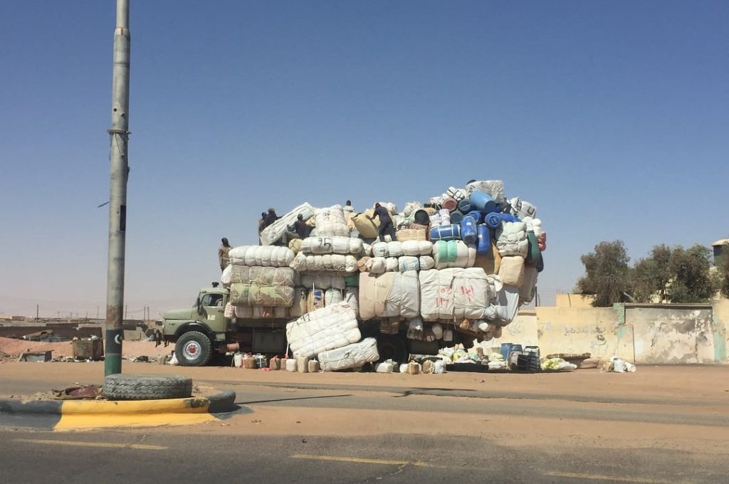 وزير الشباب يعقد اجتماعاً بخصوص توزيع الدفعة الأولى من صكوك القروض السكنية