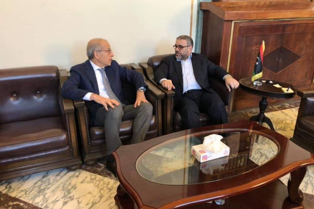 وزير العمل يبحث سبل إيجاد الحلول المناسبة لفائض الملاك الوظيفي ووضع خطة عمل لدعم وتشجيع القطاع الخاص
