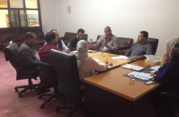 المصرف المركزي بالبيضاء يطالب التجار بقبول فئة الدينار الورقية من المواطنين
