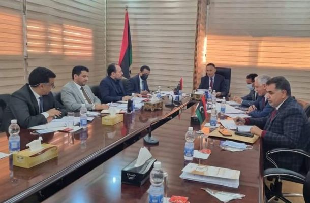 رويترز : الوطنية للنفط تؤكد أن الأحوال الجوية تعرقل صادرات البلاد من النفط