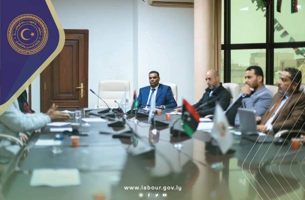 حسني بي : الدعم السلعي " مواد، محروقات، كهرباء"سرقة مشرعنة يدفع ثمنها الفقير لصالح المقتدر والمهرب.. والحكومات المحترمة تمنح الدعم نقداً