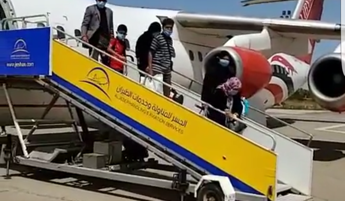 مطار معيتيقة يستقبل أولى الرحلات للعودة بالمواطنين الليبيين العالقين في مصر