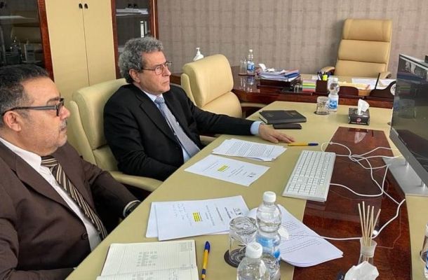 الزناتي يقوم بتوقيع صكوك مكافآت العناصر الطبية العاملين بمراكز العزل والفلترة ومحطات التطعيم الكبرى