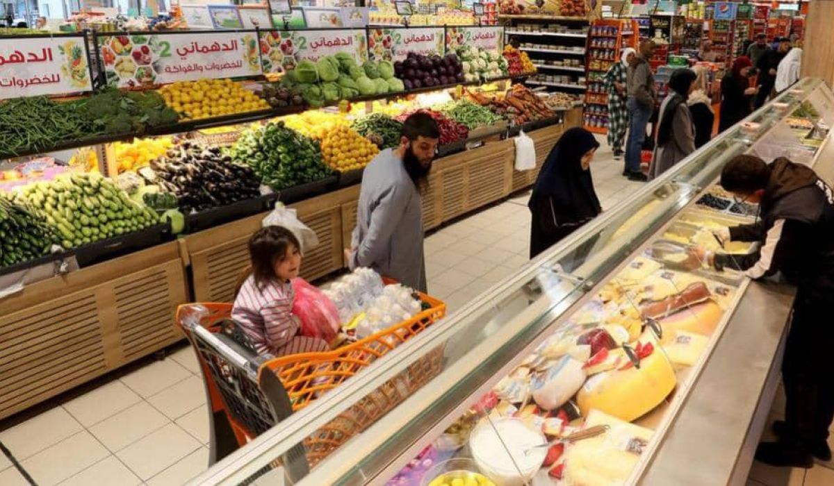 فرانس24: الوضع الاقتصادي في ليبيا حرج للغاية.. والمواطنين لا يستطعون شراء احتياجاتهم الأساسية