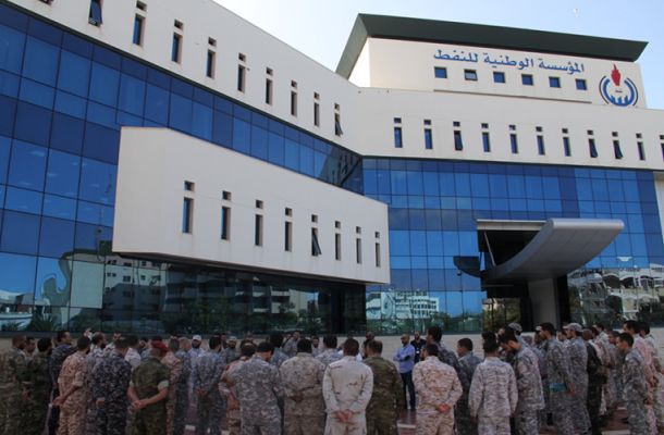 إدارة مصرف السراى للتجارة والإستثمار تقيم ورشة عمل حول" بطاقة تاجر