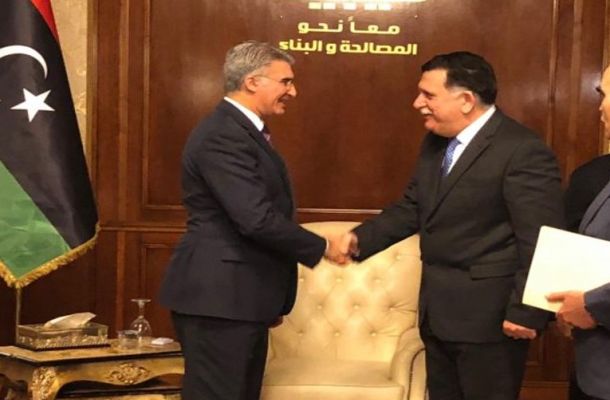 وزير اقتصاد المؤقتة يلتقي عميد بلدية القيقب